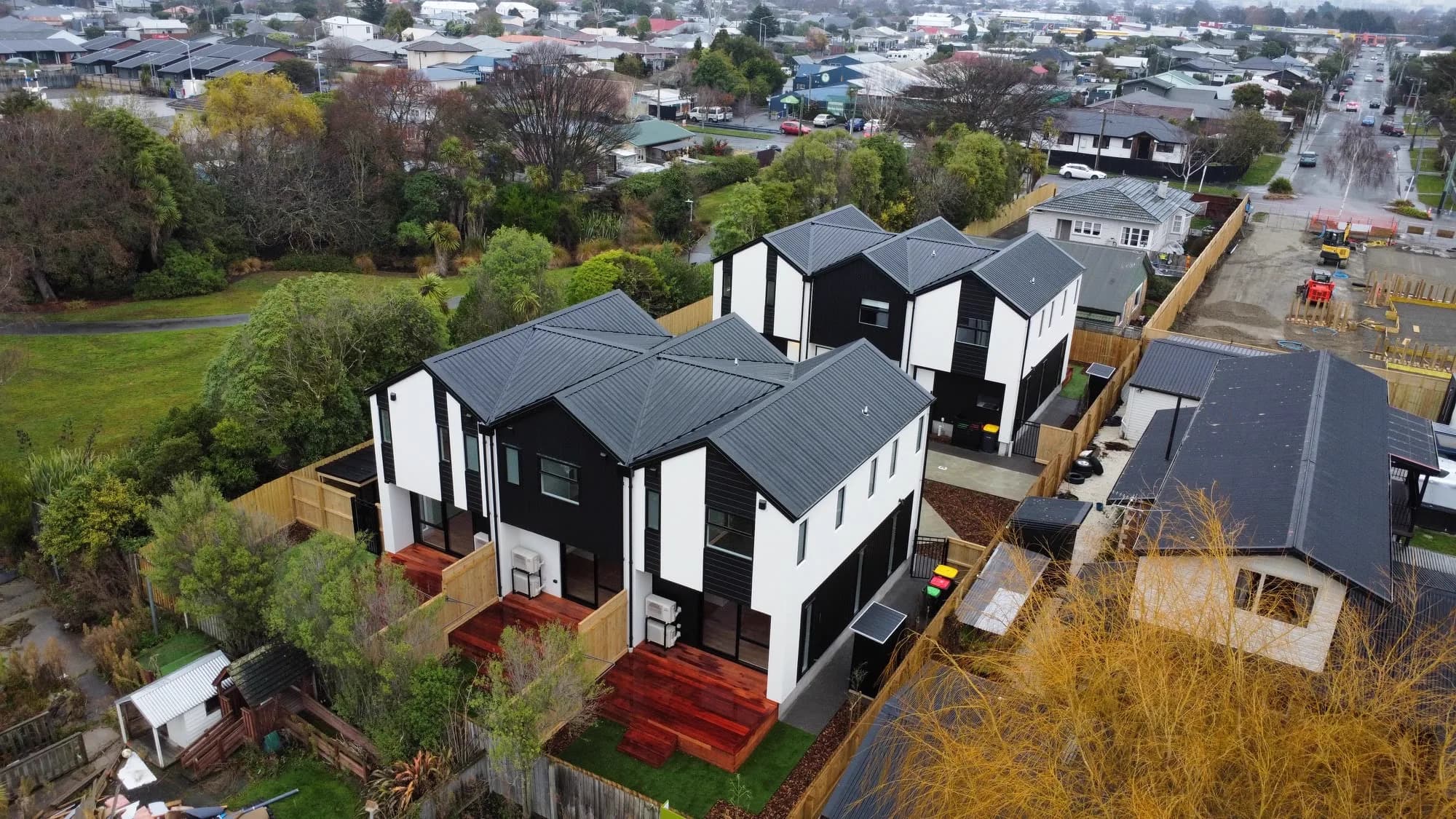 16 Smith Street — aerial showing black and white cladding pattern